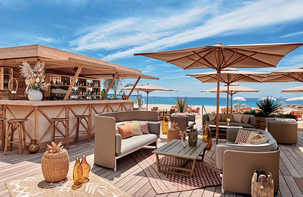 MADEMOISELLE GRAY PLAGE BARRIÈRE, Plage privée & Restaurant