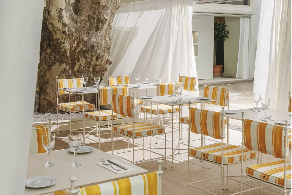 JACQUEMUS LA RENAISSANCE Café & Brasserie Saint tropez