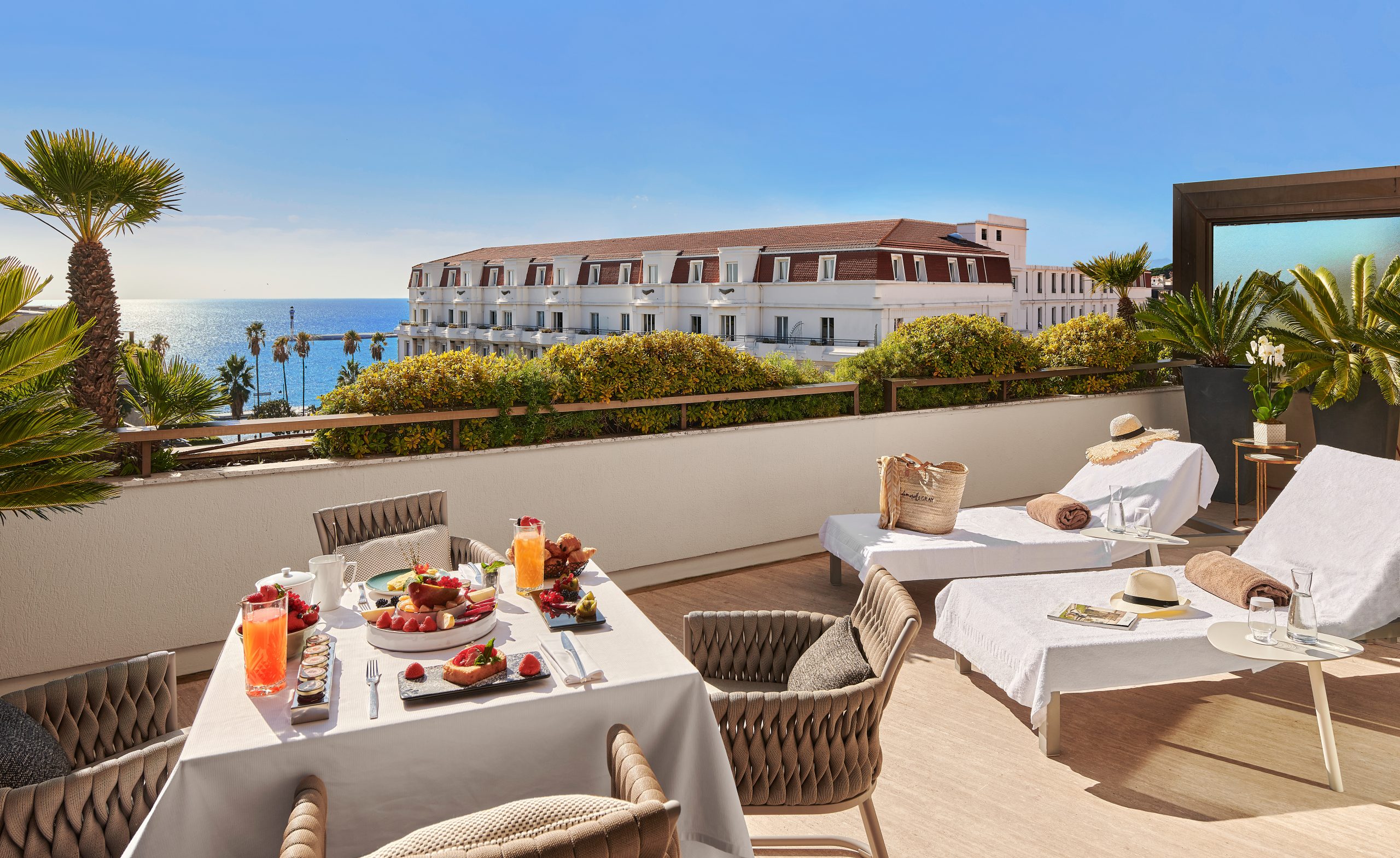 HÔTEL BARRIÈRE LE GRAY D’ALBION CANNES Hôtel 4 étoiles, restaurants & Plage