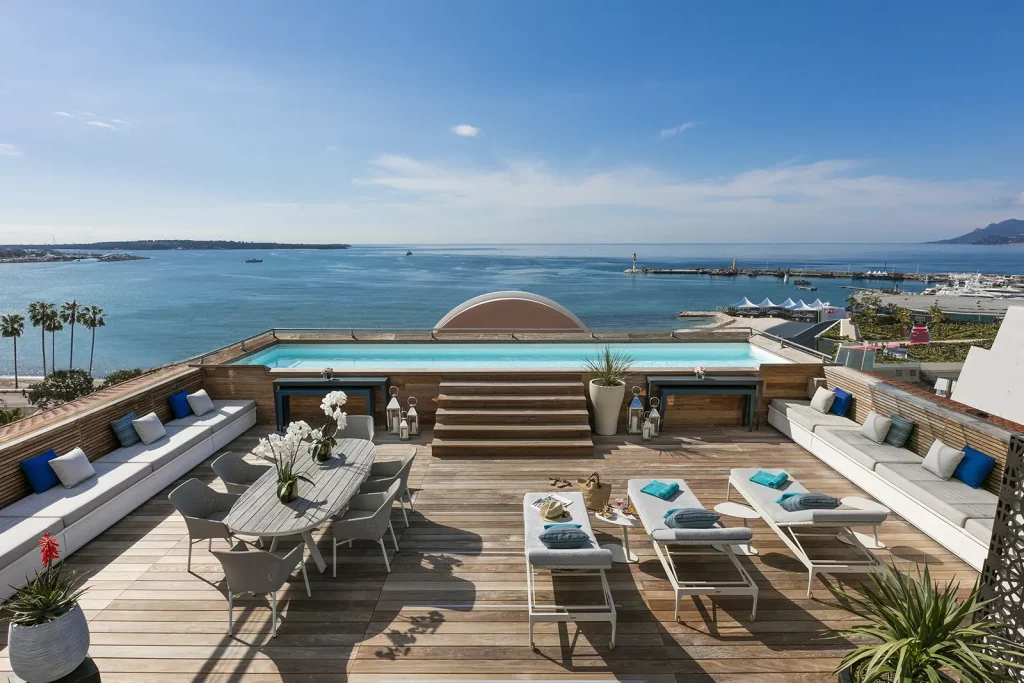 HÔTEL BARRIÈRE LE MAJESTIC CANNES Hôtel *****, restaurants, Spa & Plage