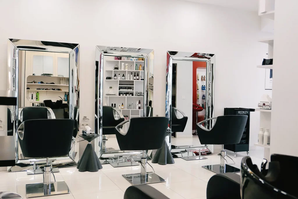 Renach agence de beauté by Monte-Carlo Salon de Coiffure et Beauté