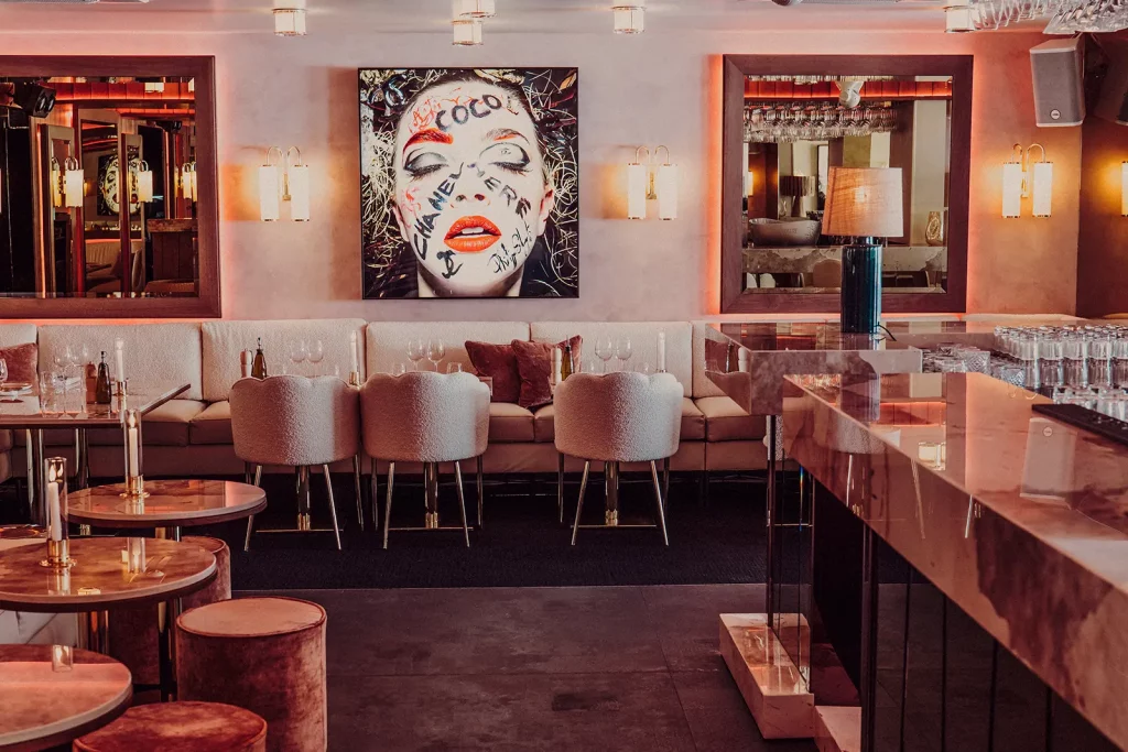 LE QUAI Restaurant - Live Shows - Club saint tropez